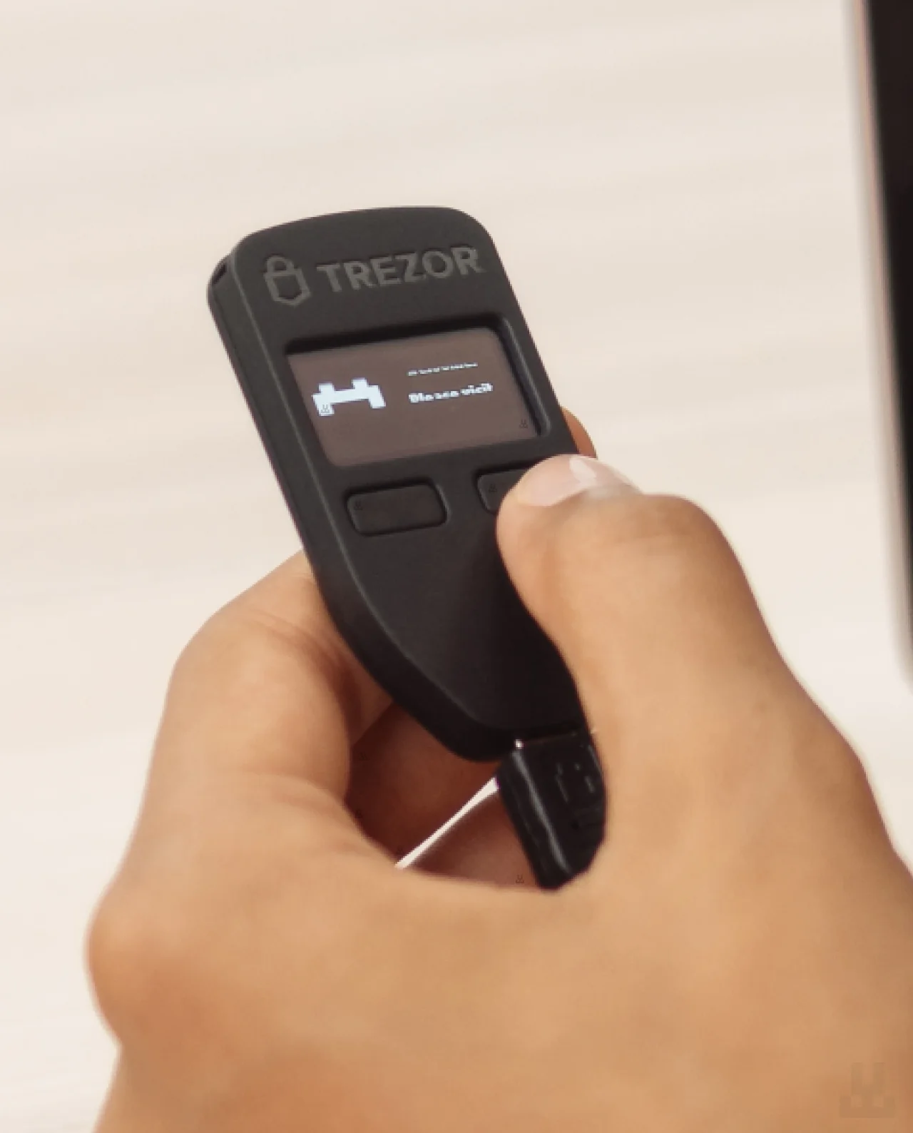 Екран сповіщень Trezor One для відвідування офіційного веб-сайту