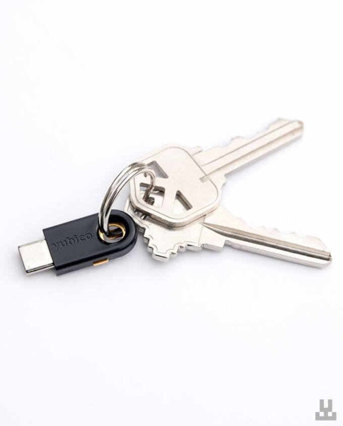 secure key yubikey 5c fips pic5 1