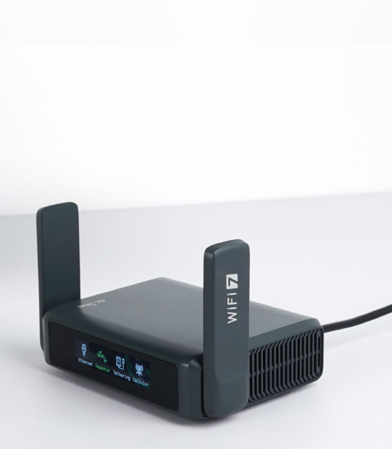 GL.iNet Slate 7 (GL-BE3600) 15 Slate 7 router connected on white font
