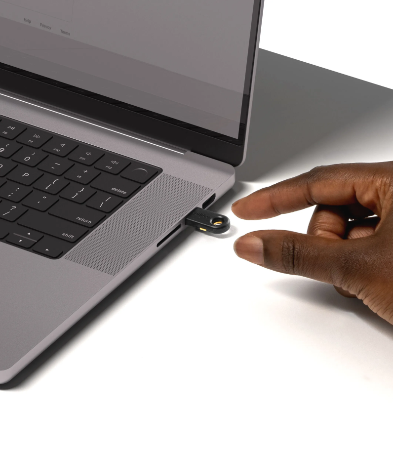 Yubikey 5C in laptop with human finger