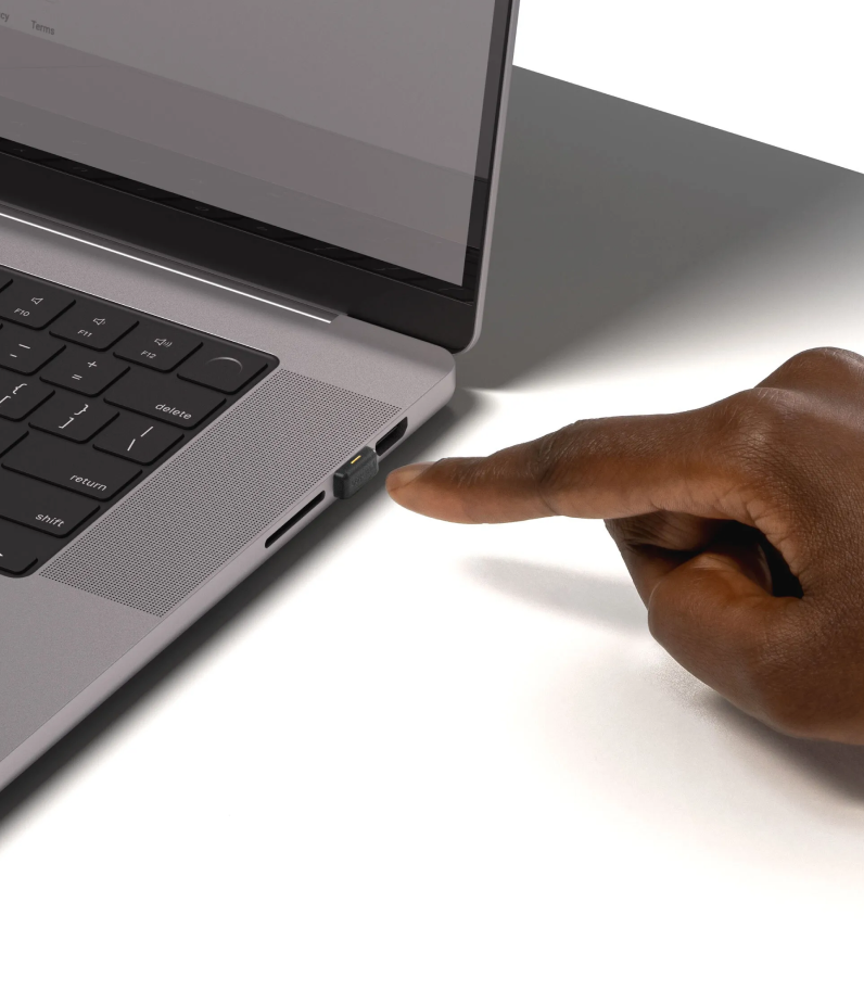 Yubikey 5C Nano in laptop with human finger