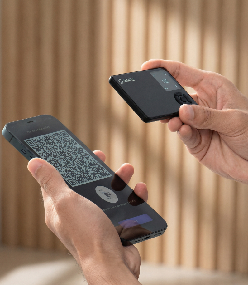Safepal S1 Pro scanning qr code from phone
