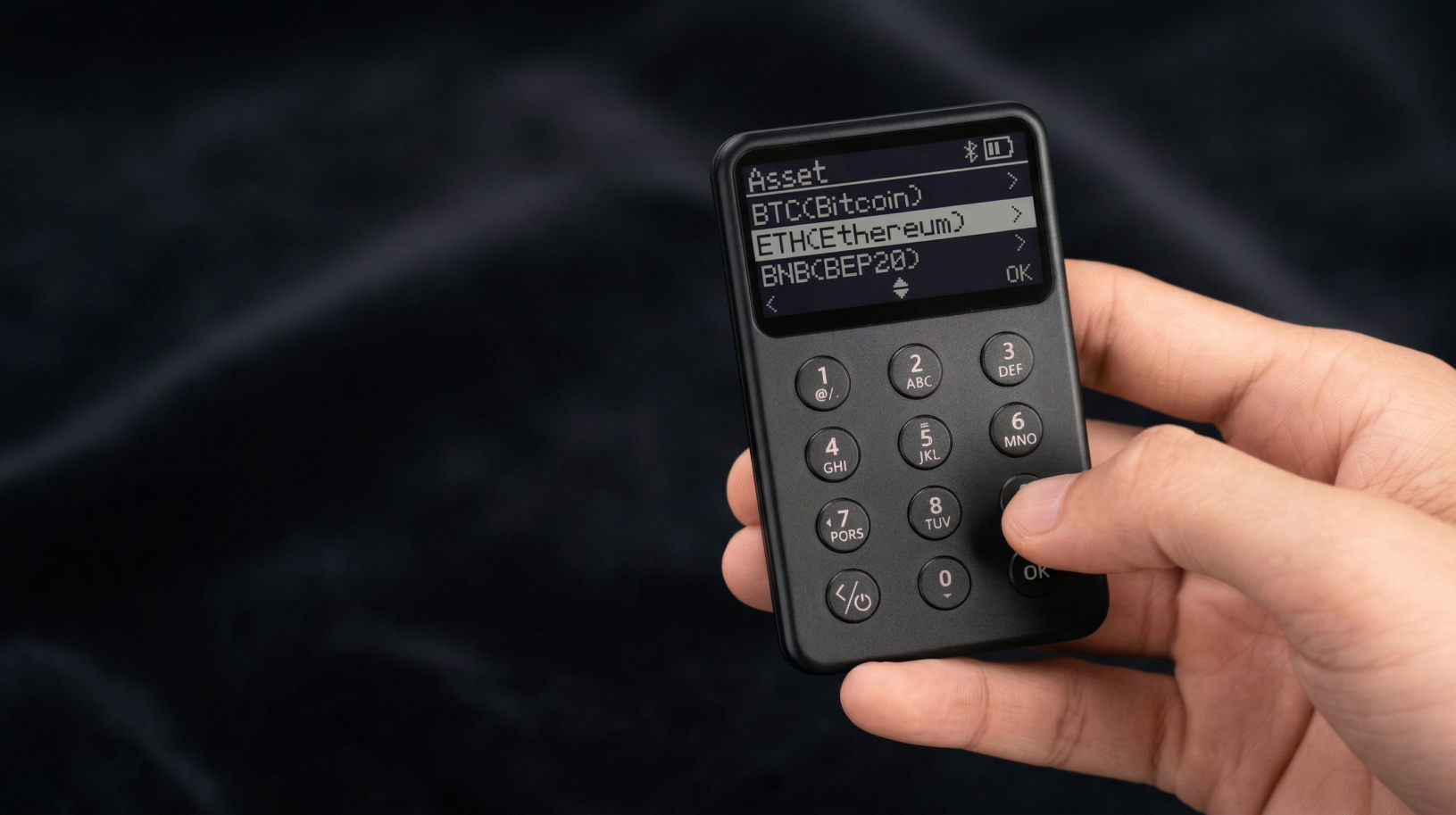 Safepal X1 16 Safepal X1 in hands on black background