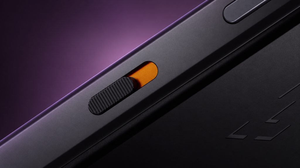 Аппаратный переключатель Privacy Switch на боковой панели Ledger Atom